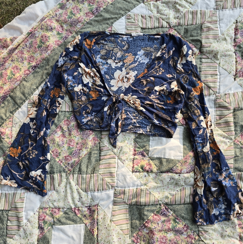 Floral cropped tie up top, medium